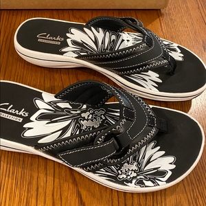 Sketchers black sandals with white accents new